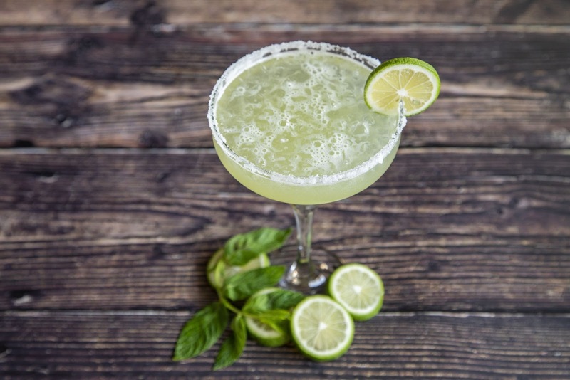 Chắc chắn bạn sẽ thấy yêu thích mùi vị của Tequila hơn nữa với ly Cocktail