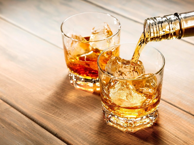 Những loại cocktail trong quán bar thông dụng nhất khi nói đến khó lòng bỏ qua các chai rượu Rum