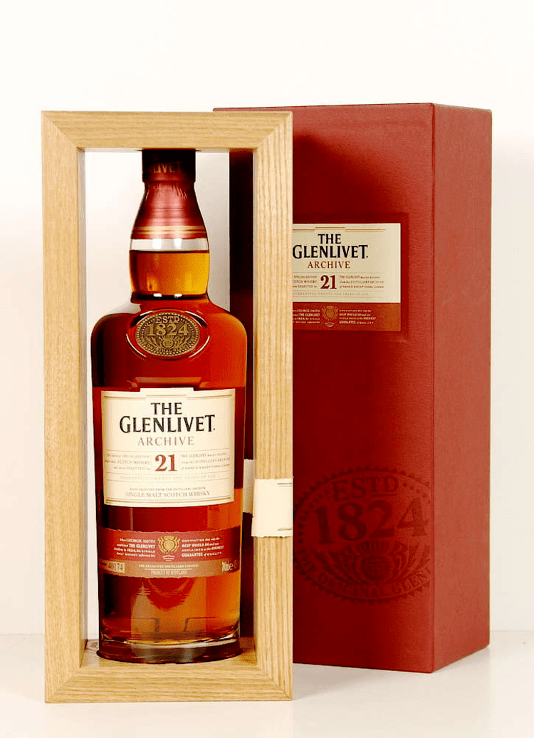 Thiết kế chai rượu cổ điển đặc trưng của thương hiệu Glenlivet