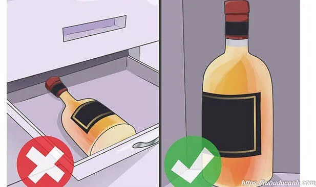 Cách Bảo Quản Rượu Whisky 1 Luôn đặt chai rượu whisky thẳng đứng để bảo quản