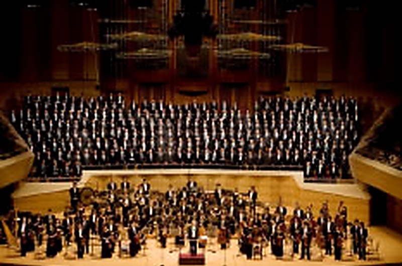 việc xây dựng suntory hall (1986) và ra mắt hibiki 1989 đều nằm trong triết lý chung của tập đoàn suntory